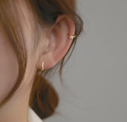 フープピアス リングピアス 単品 片耳用 レディース 女性 アクセサリー 小ぶり ラインストーン キラキラ シンプル お洒落 可愛い きれいめ お出かけ 普段使い デイリー 耳飾り ファッション小物 婦人用