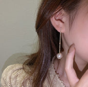 ピアス スタッドピアス 両耳用 ポストピアス ロングピアス レディース 女性 婦人用 おしゃれ かわいい 揺れる ラインストーン スイング アクセサリー フェミニン 華やか プレゼント ギフト 贈り物 ファッション雑貨