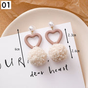 スタッドピアス フープピアス レディース 女性用 アクセサリー 耳飾り 可愛い おしゃれ ハート パール調 ボンボン ポンポン もこもこ ふわふわ フラワー リング 揺れる ゆらゆら おでかけ ギフト プレゼント 贈り物 デザイン豊富 秋 冬