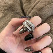 指輪 オープンリング アクセサリー レディース 女性用 シルバーカラー ラインストーン クロス サイズ調整可能 開口 キラキラ おしゃれ 華やか 綺麗 ギフト 記念日 誕生日 プレゼント 贈り物 ファッション小物 銀色