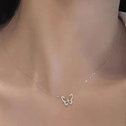 ネックレス ペンダント レディース アクセサリー 揺れる 華奢 チョウ 蝶 バタフライ ラインストーン ビジュー チェーン 可愛い