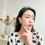 ピアス イヤリング レディース アクセサリー フラワー 花 大きめ 大ぶり ゴールドカラー かわいい おしゃれ きれいめ キュート 女性 大人女子 プレゼント スタッドピアス