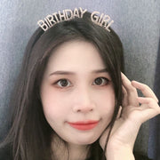 カチューシャ レディース ヘアアクセサリー ラインストーン happy birthday bride バースデー 誕生日 パーティー 結婚式 お祝い イベント キラキラ おしゃれ かわいい ゴールド シルバー ピンク