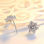 スタッドピアス キャッチピアス レディース 女性 アクセサリー ラインストーン 雪の結晶 スノーフレーク シルバーカラー 耳飾り 可愛い おしゃれ 上品 ギフト プレゼント