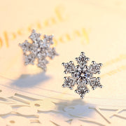 スタッドピアス キャッチピアス レディース 女性 アクセサリー ラインストーン 雪の結晶 スノーフレーク シルバーカラー 耳飾り 可愛い おしゃれ 上品 ギフト プレゼント