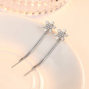 スタッドピアス アクセサリー レディース 女性用 ファッション小物 バックキャッチ チェーン 雪の結晶 スノー ラインストーン 華やか 上品 エレガント かわいい おしゃれ 揺れる ゆらゆら プレゼント ギフト 誕生日 記念日