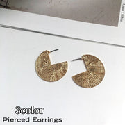 ピアス スタッドピアス レディース アクセサリー 耳飾り プレート 幾何学 上品 きれいめ ゴールドカラー シルバーカラー