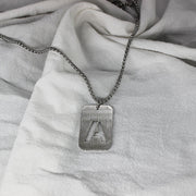 ペンダントトップ ネックレス ペンダントヘッド チャーム ドッグタグ風 アクセサリー 男女兼用 ユニセックス メンズ レディース アルファベット 英語 英字 おしゃれ かっこいい プレゼント ギフト 誕生日 記念日 女性用 男性用 婦人 紳士 ファッション小物