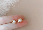 スタッドピアス アクセサリー レディース 耳飾り キャッチピアス ラインストーン おしゃれ 上品 フェミニン 華やか かわいい プレゼント ギフト 贈り物 女性用 婦人用 ファッション小物