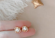 スタッドピアス アクセサリー レディース 耳飾り キャッチピアス ラインストーン おしゃれ 上品 フェミニン 華やか かわいい プレゼント ギフト 贈り物 女性用 婦人用 ファッション小物
