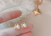 スタッドピアス アクセサリー レディース 耳飾り キャッチピアス ラインストーン おしゃれ 上品 フェミニン 華やか かわいい プレゼント ギフト 贈り物 女性用 婦人用 ファッション小物