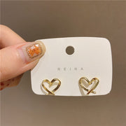 ピアス スタッドピアス レディース 女性 アクセサリー ハート 小ぶり シンプル ゴールドカラー お洒落 可愛い お出かけ 普段使い デイリー 耳飾り ファッション小物 婦人用 プレゼント ギフト