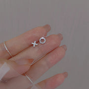 ピアス スタッドピアス アシンメトリー レディース 女性 婦人 アクセサリー 小ぶり 小さめ ラインストーン キラキラ 丸 ラウンド バツ おしゃれ 可愛い シンプル ファッション小物 プレゼント 贈り物