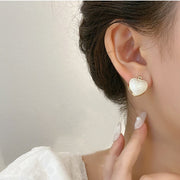 ピアス フープピアス 両耳用 レディース 女性 アクセサリー 耳飾り ハート サークル 丸 円 大ぶり ワンタッチ キャッチレス シンプル かわいい 上品 キュート ガーリー 定番 おしゃれ プレゼント ギフト 記念日 フォーマル パーティ お出かけ 白