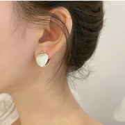 ピアス フープピアス 両耳用 レディース 女性 アクセサリー 耳飾り ハート サークル 丸 円 大ぶり ワンタッチ キャッチレス シンプル かわいい 上品 キュート ガーリー 定番 おしゃれ プレゼント ギフト 記念日 フォーマル パーティ お出かけ 白