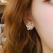 スタッドピアス アクセサリー レディース 女性用 ファッション小物 フェイクパール ラインストーン フラワーモチーフ 花 おしゃれ かわいい 上品 エレガント プレゼント ギフト 誕生日 記念日