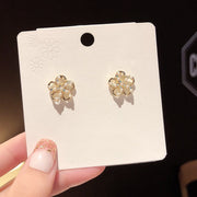 スタッドピアス アクセサリー レディース 女性用 ファッション小物 フェイクパール ラインストーン フラワーモチーフ 花 おしゃれ かわいい 上品 エレガント プレゼント ギフト 誕生日 記念日