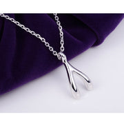 ペンダントトップ ペンダントヘッド チャーム ネックレス ブレスレット キーホルダー アクセサリー レディース 女性用 骨 ボーン型 おしゃれ かわいい プレゼント ギフト 誕生日 記念日