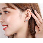 スタッドピアス 両耳用 レディース アクセサリー 女性用 フラワー 花 クローバー ラインストーン キラキラ おしゃれ かわいい 上品 フォーマル オフィス きれいめ エレガント カジュアル デイリー お出かけ デート ギフト プレゼント 贈り物 普段使い 婦人用