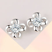 スタッドピアス 両耳用 レディース アクセサリー 女性用 フラワー 花 クローバー ラインストーン キラキラ おしゃれ かわいい 上品 フォーマル オフィス きれいめ エレガント カジュアル デイリー お出かけ デート ギフト プレゼント 贈り物 普段使い 婦人用