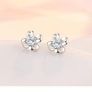 スタッドピアス 両耳用 レディース アクセサリー 女性用 フラワー 花 クローバー ラインストーン キラキラ おしゃれ かわいい 上品 フォーマル オフィス きれいめ エレガント カジュアル デイリー お出かけ デート ギフト プレゼント 贈り物 普段使い 婦人用