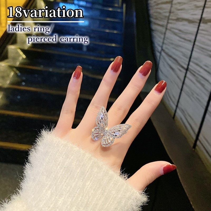 オープンリング 指輪 アクセサリー レディース 女性 バタフライ 大ぶり かわいい 華やか ラインストーン キラキラ 両耳用スタッドピアス バタフライ ゴールドカラー シルバーカラー フリーサイズ 存在感 婦人用