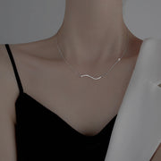 ネックレス ペンダント レディース アクセサリー ウェーブ 波線 バー 華奢 細身 ラインストーン キラキラ 揺れる チェーン 大人かわいい カジュアル おしゃれ 普段使い 鎖骨キレイ見え プレゼント 贈り物 ギフト お出かけ 女性 上品 高見え 高級感 会社 OL パーティー 結婚式 2次会 入学式 卒業式