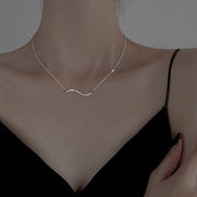 ネックレス ペンダント レディース アクセサリー ウェーブ 波線 バー 華奢 細身 ラインストーン キラキラ 揺れる チェーン 大人かわいい カジュアル おしゃれ 普段使い 鎖骨キレイ見え プレゼント 贈り物 ギフト お出かけ 女性 上品 高見え 高級感 会社 OL パーティー 結婚式 2次会 入学式 卒業式