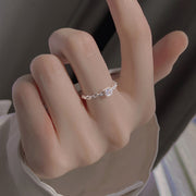 指輪 オープンリング アクセサリー レディース 女性用 銀色 ラインストーン 四角 正方形 チェーン 調整可能 開口 シンプル かわいい おしゃれ ギフト 記念日 誕生日 プレゼント 贈り物 ファッション小物 シルバーカラー