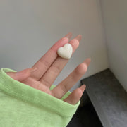 ピアス スタッドピアス レディース 女性 アクセサリー 耳飾り ハート 大ぶり ぷっくり かわいい おしゃれ ガーリー キュート シンプル ベーシック お出かけ パーティ プレゼント ギフト 贈り物 誕生日 記念日 オフホワイト