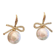 スタッドピアス フックピアス ハーフフープピアス ハート フェイクパール 女性 アクセサリー 耳飾り バックキャッチ パール風 ラインストーン ビジュー おしゃれ 可愛い プレゼント ギフト 華やか 上品 お出かけ オケージョン 結婚式 パーティ