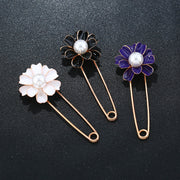 ブローチ ピンブローチ アクセサリー レディース 花 フェイクパール 白 紫 黒 ゴールドカラー おしゃれ 上品 綺麗 ギフト プレゼント 発表会 記念日 誕生日 贈り物 女性用 母の日