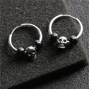 ピアス フープピアス リングピアス 単品 片耳用 アクセサリー メンズ 銀色 シルバーカラー 黒 スカル 骸骨 ガイコツ ドクロ 髑髏 個性的 かっこいい おしゃれ ギフト 記念日 誕生日 プレゼント 贈り物 ファッション小物 男性用