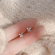 ピアス レディース 女性用 アクセサリー ラインストーン リボン 蝶 ちょうちょ バタフライ ゴールド 小ぶり おしゃれ かわいい キラキラ 小さめ プレゼント ギフト