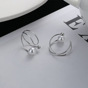 イヤーカフ イヤカフ レディース アクセサリー 片耳用 1個売り シルバーカラー フェイクパール ボール ピアスホール不要 軟骨 上品 シンプル イヤークリップ 挟む ギフト プレゼント 穴あけ不要 女性用 おしゃれ ファッション小物 かわいい おしゃれ 婦人用 プレゼント 贈り物 ギフト 誕生日 記念日 お出かけ ファッション小物 存在感 2連風