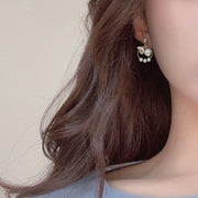 ピアス レディース アクセサリー プレゼント 上品 揺れる ぶら下がり リング ラインストーン フェイクパール 花 フラワー ビジュー 宝石風 天然石風 チャーム かわいい 可愛い おしゃれ お洒落 普段使い お出かけ お呼ばれ 女性 婦人 彼女 妻 嫁 恋人 友達 ギフト 贈り物 誕生日 記念日 母の日 ホワイトデー