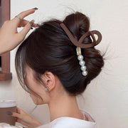 ヘアクリップ バンスクリップ レディース 女性 ヘアアクセサリー 大きめ 大ぶり まとめ髪 髪留め ヘアアレンジ フェイクパール パール調 ブラック 黒 ブラウン 茶 仕事 職場 大人 上品 シンプル ファッション小物