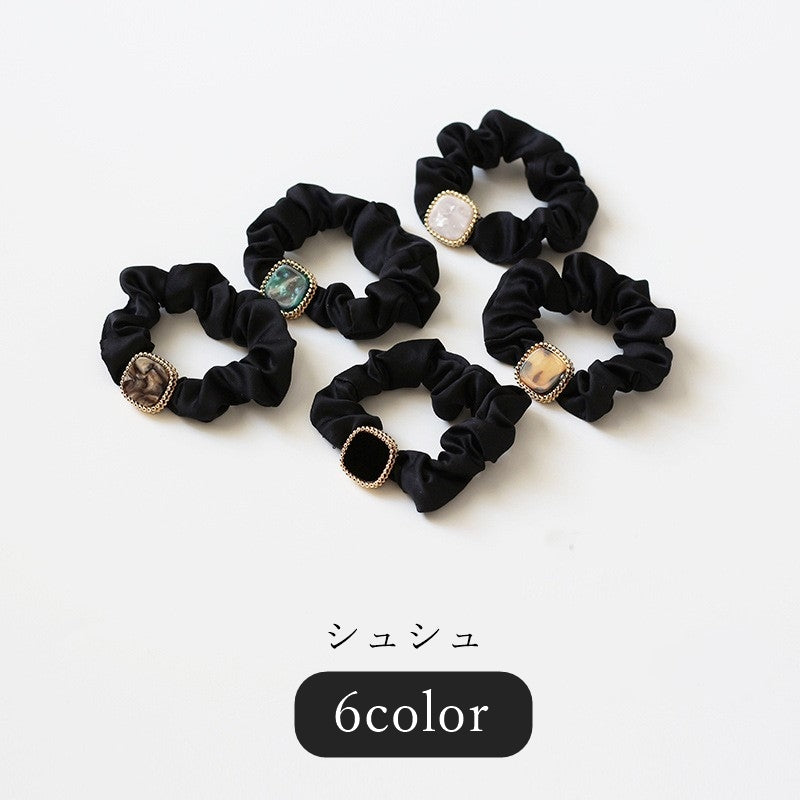 シュシュ ヘアゴム 髪ゴム レディース 女性 ヘアアクセサリー ファッション雑貨 飾り付き 鉱石風 ブラック ピンク レオパード 豹柄 シンプル フェミニン シック フォーマル かわいい キュート おしゃれ