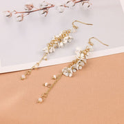 フックピアス イヤリング 単品 レディース 女性用 アクセサリー フラワーモチーフ ロング 揺れる お花 チェーン ビーズ ゴールドカラー 大人かわいい キュート カジュアル おしゃれ 耳飾り 普段使い 婦人 普段使い ファッション小物 プレゼント 誕生日 記念日 プチギフト イエロー ピンク ホワイト 白