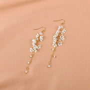フックピアス イヤリング 単品 レディース 女性用 アクセサリー フラワーモチーフ ロング 揺れる お花 チェーン ビーズ ゴールドカラー 大人かわいい キュート カジュアル おしゃれ 耳飾り 普段使い 婦人 普段使い ファッション小物 プレゼント 誕生日 記念日 プチギフト イエロー ピンク ホワイト 白