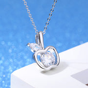 ペンダントトップ ペンダントヘッド レディース アクセサリー チャーム ラインストーン リンゴ 果物 シルバーカラー 可愛い 女性 婦人 おしゃれ ギフト プレゼント 記念日 誕生日 贈り物 ファッション小物 服飾小物