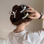 ヘアクリップ バンスクリップ ヘアアクセサリー レディース フェイクパール パール調 シンプル 髪留め まとめ髪 ヘアアレンジ おしゃれ 上品 ハーフアップ フルアップ 仕事 職場 エレガント ブラック 黒