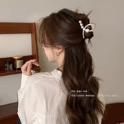 ヘアクリップ バンスクリップ ヘアアクセサリー レディース フェイクパール パール調 シンプル 髪留め まとめ髪 ヘアアレンジ おしゃれ 上品 ハーフアップ フルアップ 仕事 職場 エレガント ブラック 黒