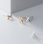スタッドピアス キャッチピアス レディース アクセサリー 耳飾り X型 クロス 小さい ミニ シンプル ゴールドカラー シルバーカラー 可愛い おしゃれ 女性用 婦人用 ファッション小物 記念日 誕生日 贈り物 プレゼント ギフト