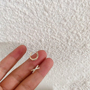 イヤーカフ イヤークリップ 単品 片耳用 レディース 女性 アクセサリー クロス ラインストーン キラキラ お洒落 可愛い プレゼント ギフト ファッション小物