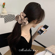 シュシュ ヘアゴム ヘアアクセサリー レディース 髪飾り まとめ髪 髪留め 無地 単色 ふんわり サテン調 バイピング おしゃれ かわいい ヘアアレンジ 華やか 大人上品 フェミニン シック オフィス お出かけ デート 女性用 婦人 ファッション小物