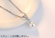 ペンダントトップ ペンダントヘッド レディース アクセサリー プレゼント 誕生日 上品 小さめ フェイクパール ラインストーン チャーム Vライン ビジュー 華奢 小ぶり 揺れる 天然石風 宝石風 シルバーカラー 普段使い お呼ばれ お出かけ かわいい 可愛い おしゃれ きれいめ 女性 彼女 妻 嫁 大人女子 婦人 ガールズ ギフト 贈り物 記念日 母の日