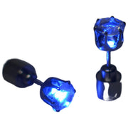 ピアス スタッドピアス 1ペア 両耳分 レディース 女性 婦人 アクセサリー 耳飾り 光る LED 電池式 発光 キュート 大人女子 小ぶり 小さめ クール かわいい 目立つ パーティー ハロウィン イベント ライブ 夜間