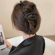 ヘアクリップ 髪留め レディース 女性 ヘアアクセサリー ファッション雑貨 パッチン留め 楕円形 オーバル型 大きめ 無地 シンプル シック フェミニン ガーリー 可愛い キュート フォーマル おしゃれ