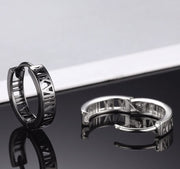 ピアス メンズ レディース アクセサリー フープ ローマ数字 小さめ おしゃれ かっこいい カジュアル プレゼント ギフト 贈り物 ストリート ブラック シルバーカラー 黒